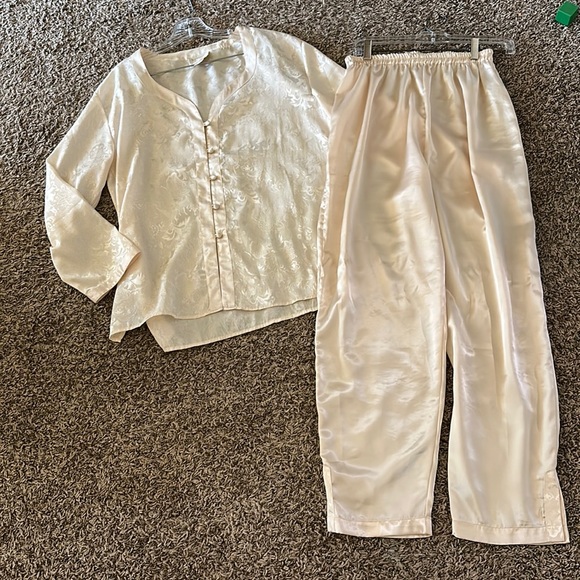 Vintage Victoria secret silk pajamas - Picture 1 of 4